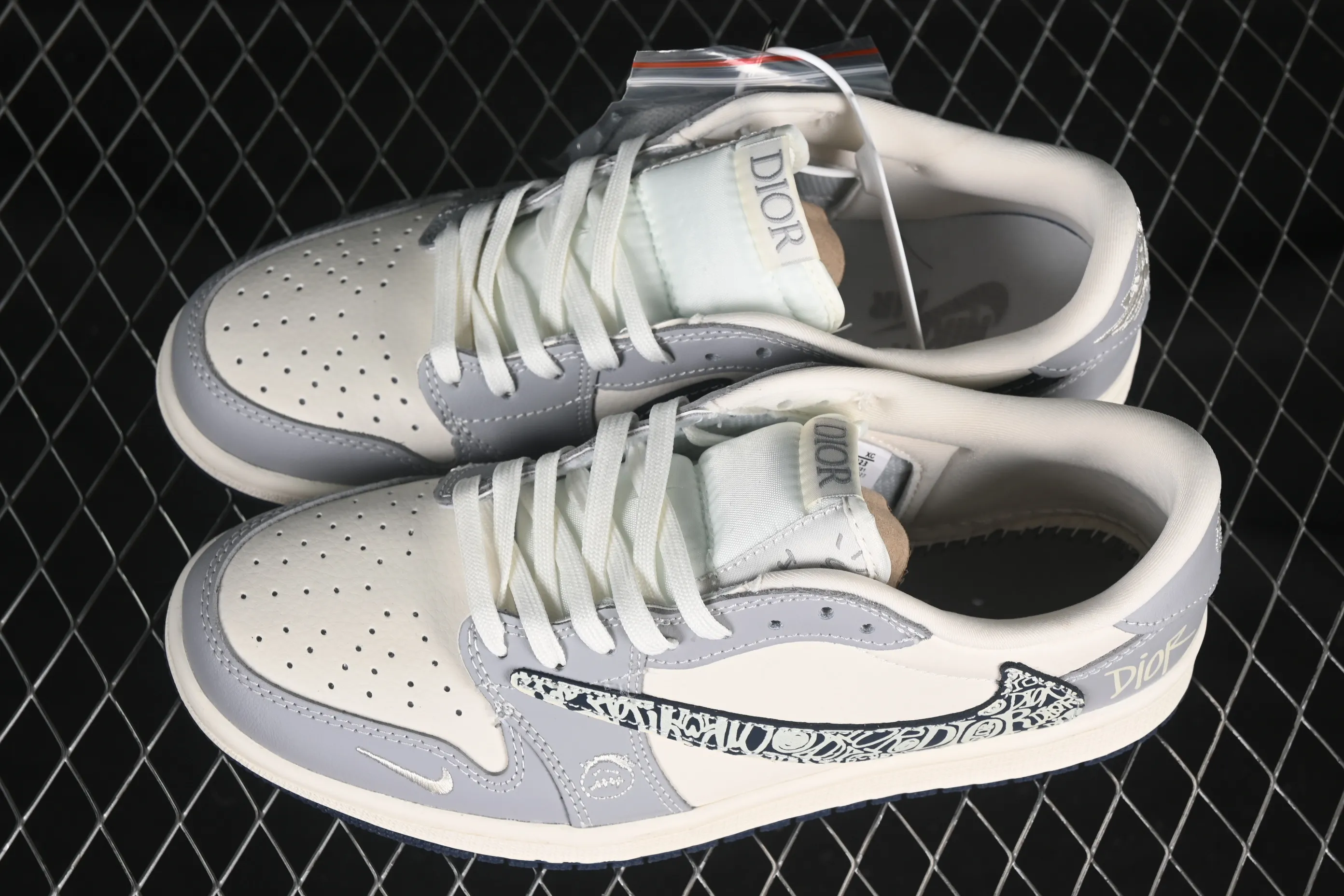 All categories Air Jordan Jordan series basketball shoes Air Jordan 1 Low High-end customized low-top sneakers Travis Scott x Fragment Design x Air Jordan 1 Low OG SP AJ1 Dior joint embossed pattern low-top cultural casual sneakers XS2024-023